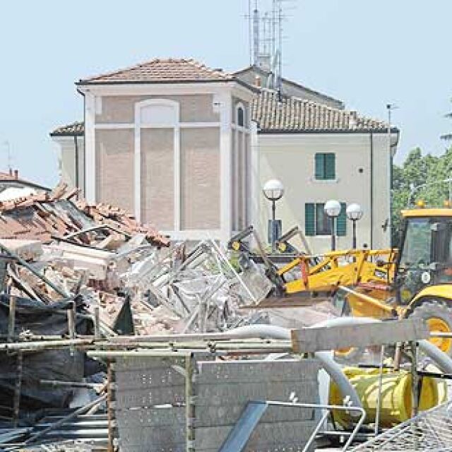 Шестима учени осъдени в Италия, защото не предсказали труса в Акуила