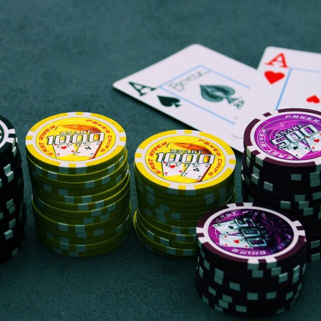Защо покер играчите мислят като икономисти?