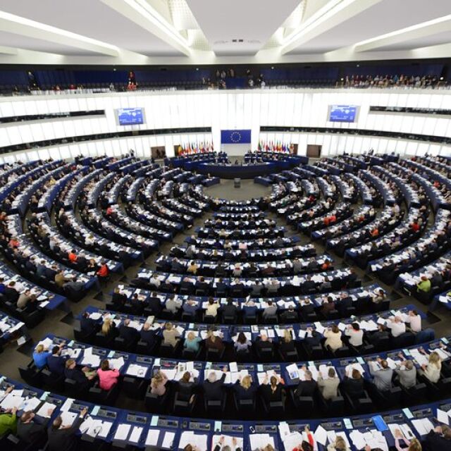 Какво е да си евродепутат – в евро и привилегии