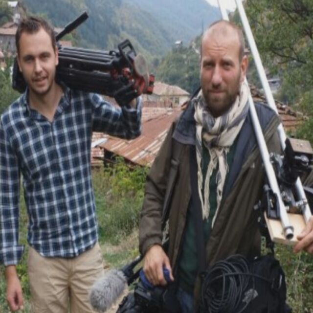 Специалните пратеници на bTV Иван Георгиев и Борис Пинтев са в Непал