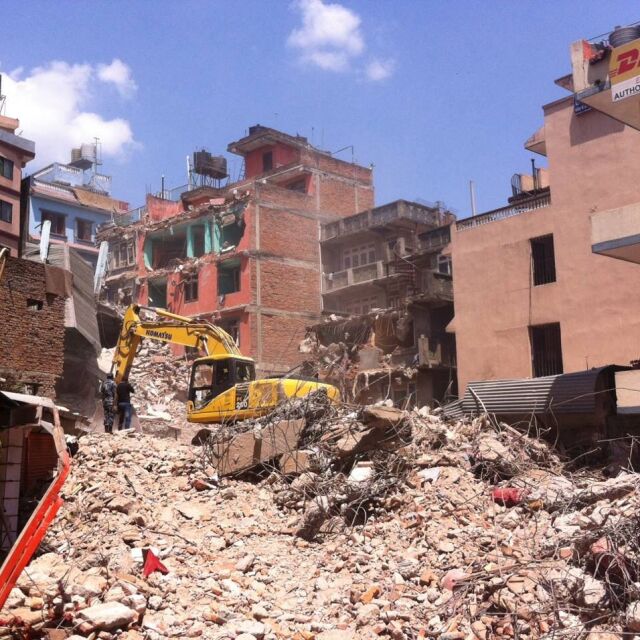 10 дни след труса, Непал се затваря за света
