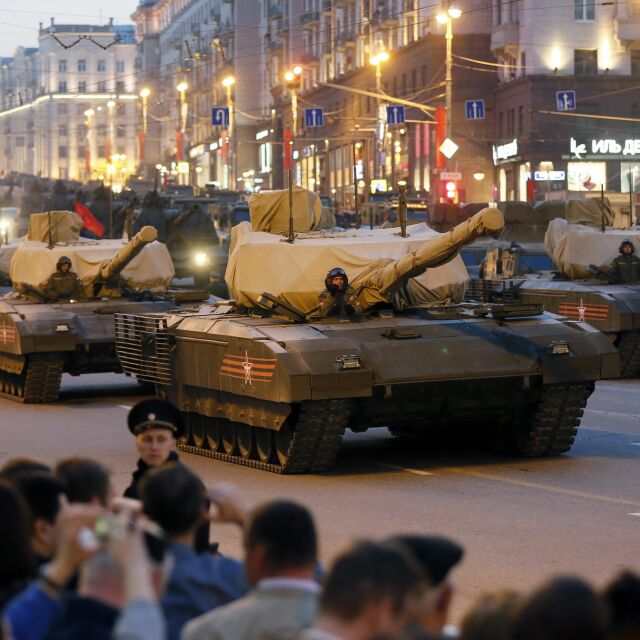 Роботизиран танк, супер гаубица и куп върхови руски военни разработки