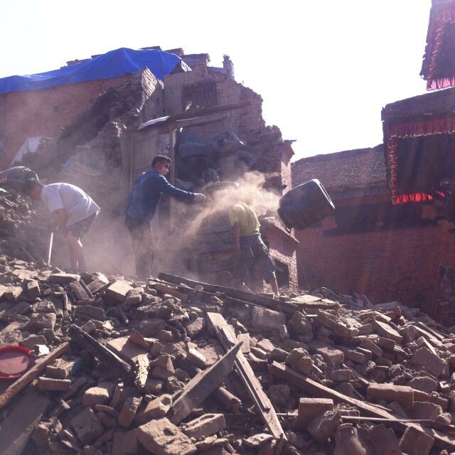 Трагедията на непалския трус се вижда извън Катманду