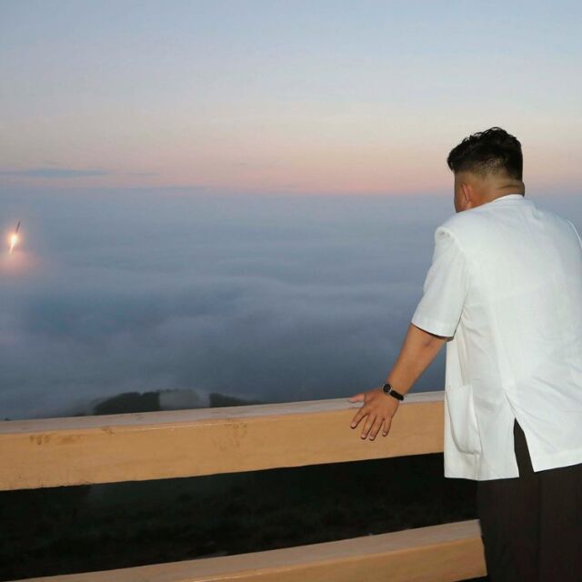 Северна Корея изстреля балистична ракета от подводница