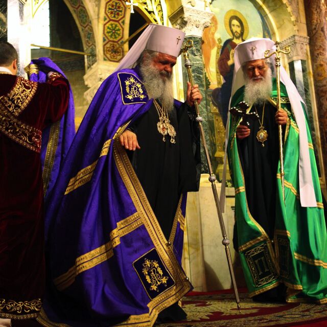 Тържествена литургия в чест на братята Св. Кирил и Св. Методий (СНИМКИ)