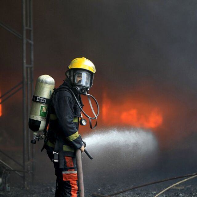 Пожар в нефтена база в Украйна 
