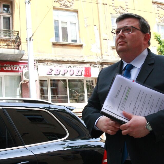 Цацаров: Искров и Кордовска са давали указания на квесторите на КТБ