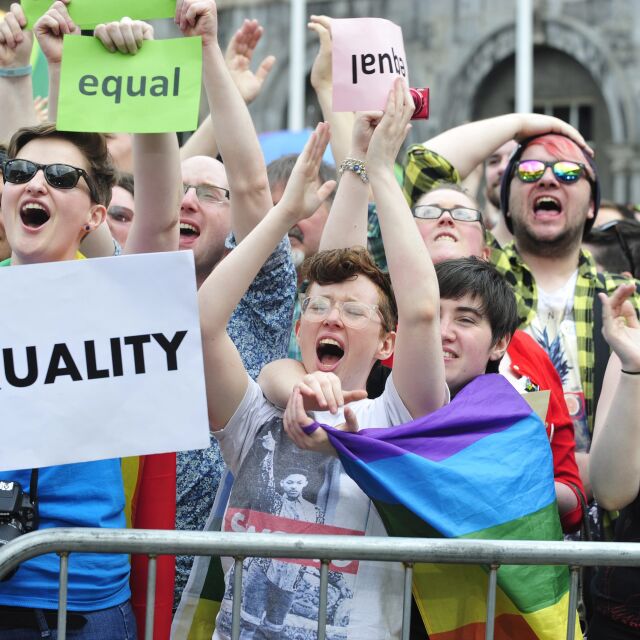 Радост в Ирландия след референдума за гей браковете (СНИМКИ)