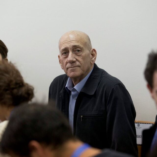 Ехуд Олмерт беше осъден на 8 месеца затвор заради корупция