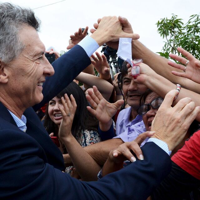 Погнаха и аржентинския президент за участие в офшорки 