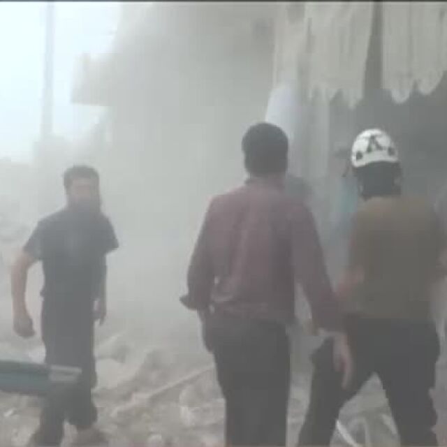 Любителско видео: Паника и хаос след обстрел на болница в Алепо