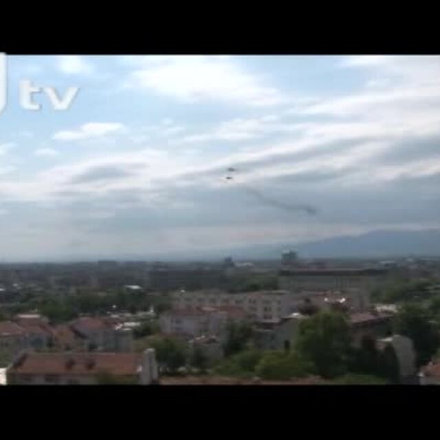 Изтребители и военни хеликоптери и над Пловдив (ВИДЕО)