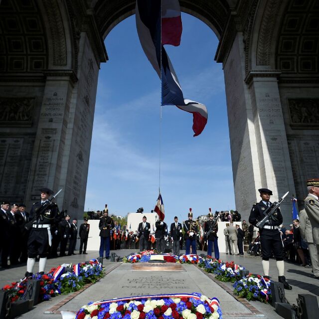 В Париж отдадоха почит на загиналите във Втората световна война (СНИМКИ и ВИДЕО)
