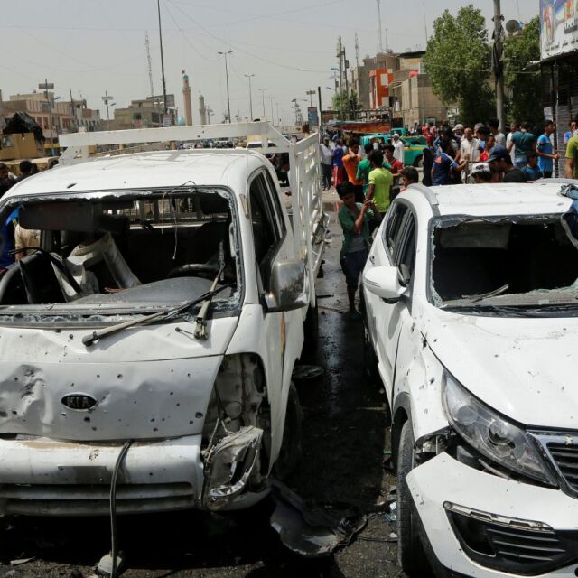 Кола бомба уби най-малко 12 души на пазар в Багдад