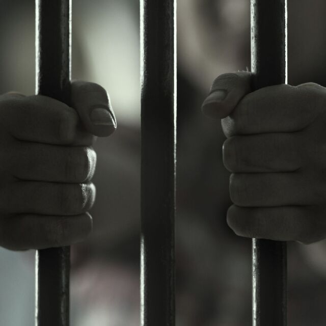 Задържаният за изнасилване на изчезналото момиче има 14 присъди