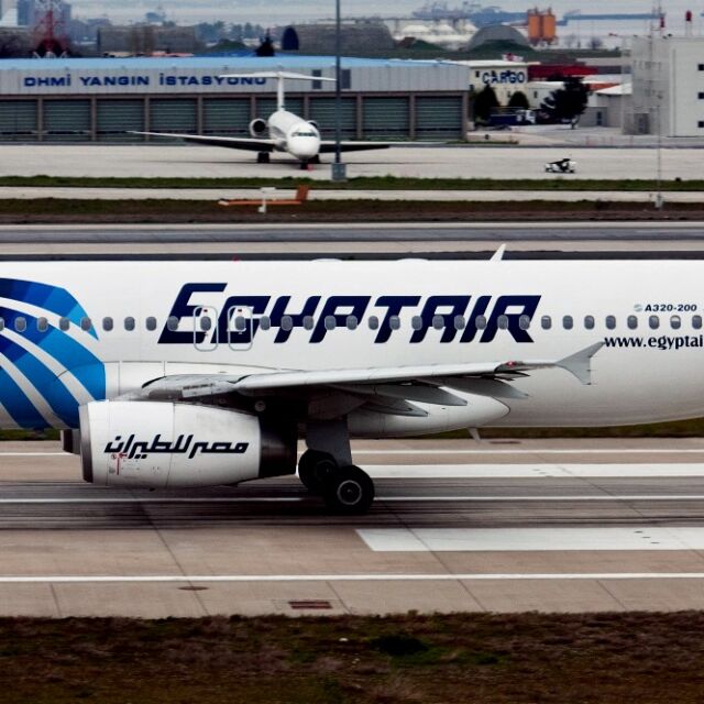 Египетски пътнически самолет изчезна от радарите 