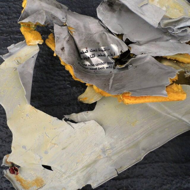 На борда на падналия египетски самолет най-вероятно е имало бомба