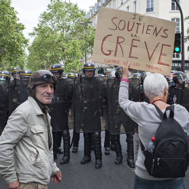 Френските профсъюзи започват стачки в транспорта 