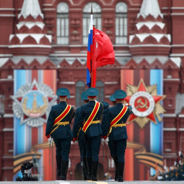 Русия отбелязва Деня на победата с парад на Червения площад (СНИМКИ)