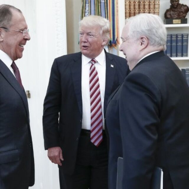 „Вашингтон пост“: Доналд Тръмп издаде строго секретна информация на руснаците