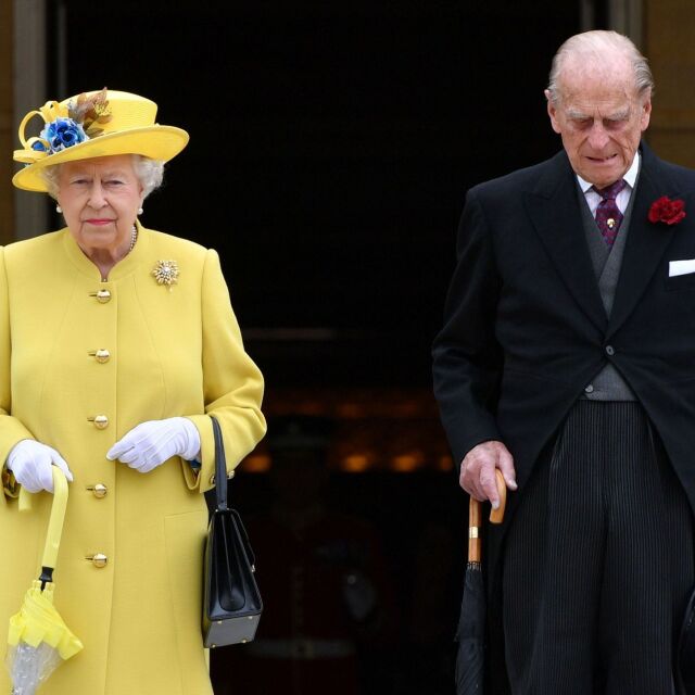 Кралица Елизабет Втора почете жертвите на терора