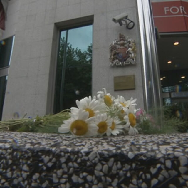 Дипломати изразиха почитта си в съболезнователна книга в британското посолство