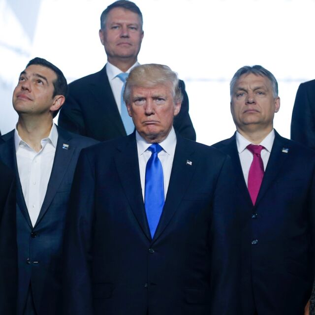 Тръмп избута колегата си Душко Маркович, за да върви най-отпред сред лидерите на НАТО (ВИДЕО)