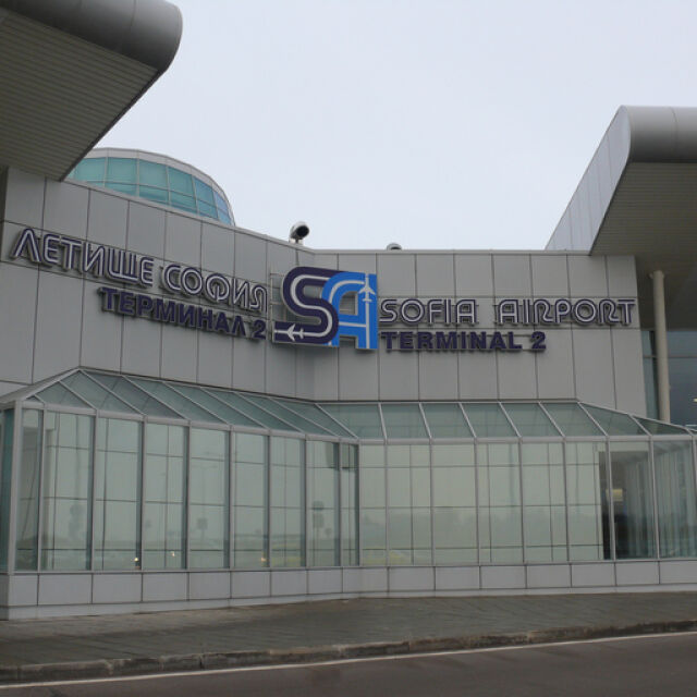 Заради бурята: Три полета бяха пренасочени от летище София