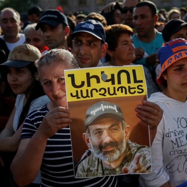 Арменската опозиция събра огромен митинг в Ереван
