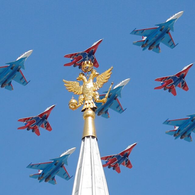 Военният парад в Москва (СНИМКИ И ВИДЕО)