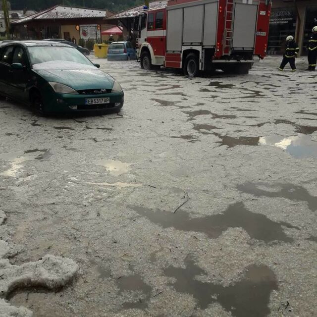 Наводнение в Габрово след проливен дъжд и силна градушка (ВИДЕО)