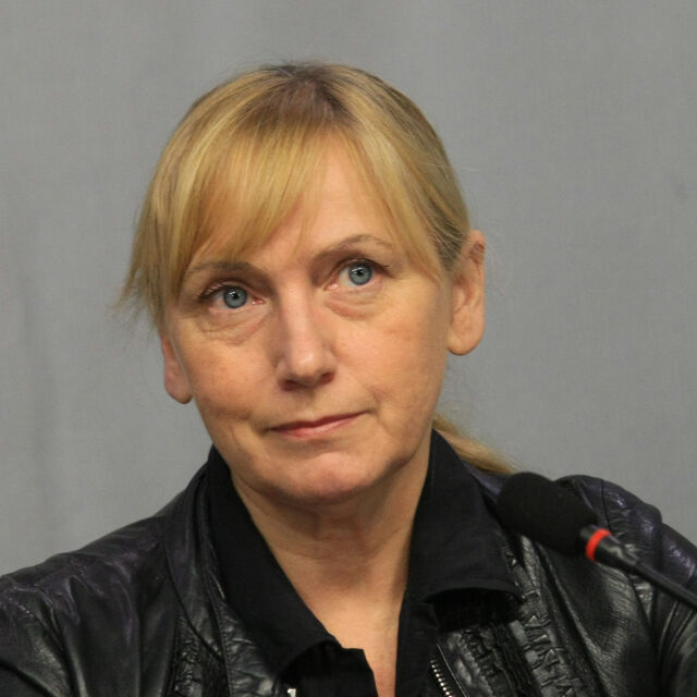 На първа инстанция: Елена Йончева осъди премиера и ГЕРБ за 5000 лева