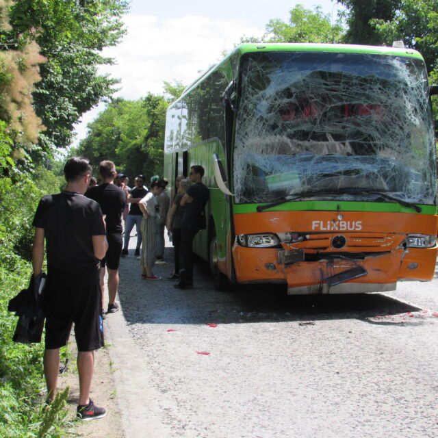 Два автобуса от Румъния се удариха на пътя Русе – Бяла