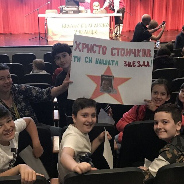 Камата зарадва стотици български деца в Чикаго (СНИМКИ)