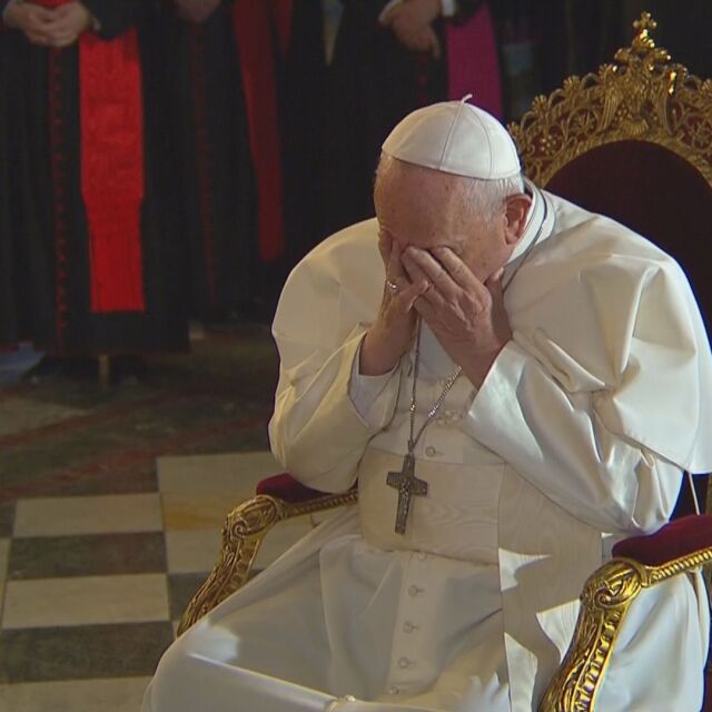 Тиха молитва на папата в храм-паметника „Св. Александър Невски” (ВИДЕО)