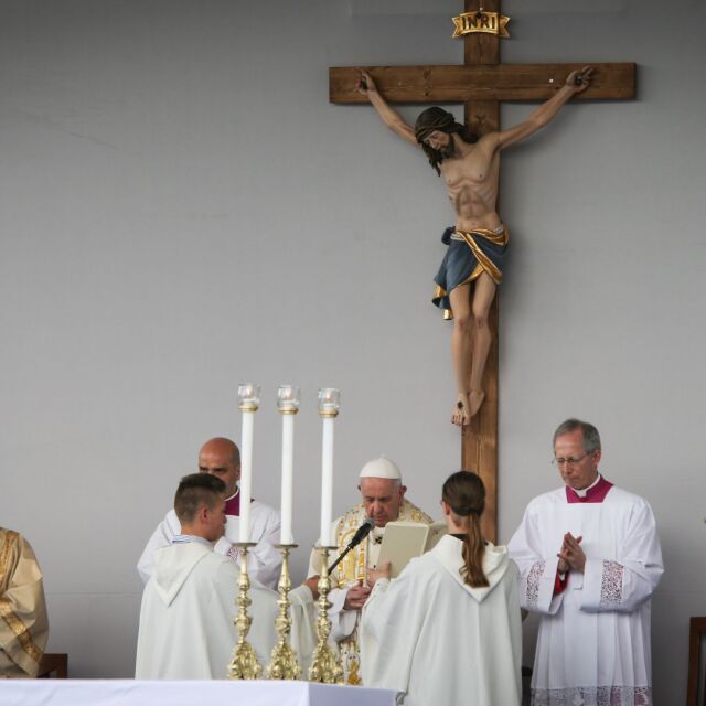 Смисълът, символиката и посланията в Светата литургия на папа Франциск