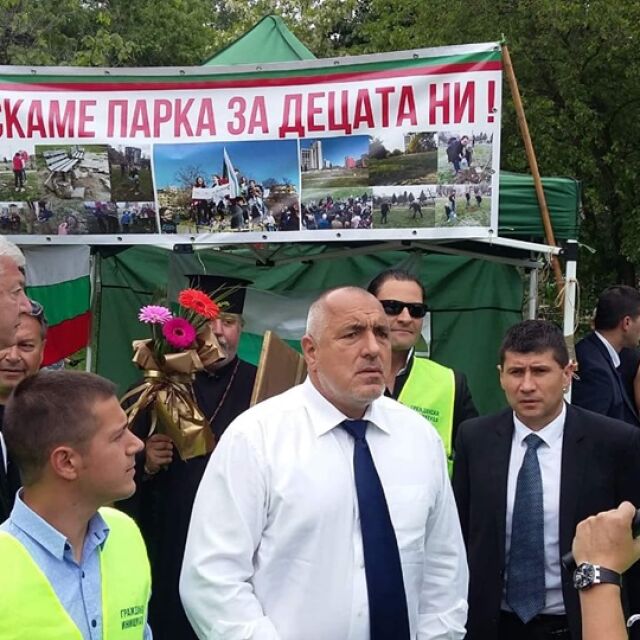 Премиерът отиде на протест в Пловдив и спря строеж