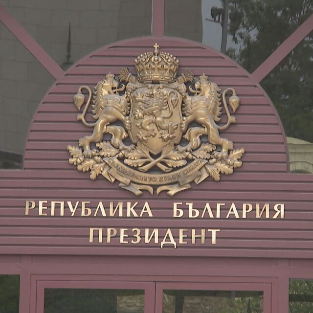 Инициативните комитети на Радев и Герджиков внесоха документите в ЦИК (ОБЗОР)