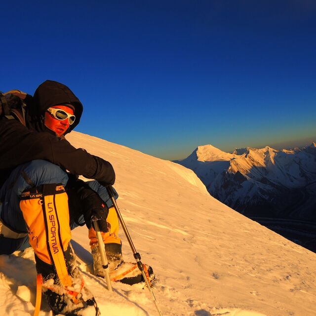 Алпинистът Иван Томов е загинал при слизането от хималайския връх Лхотце