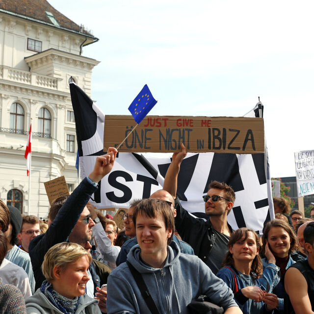 Правителствената криза предизвика демонстрация в Австрия
