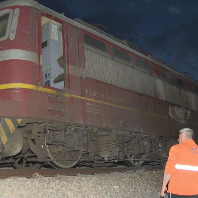 Влакът край Роман пламнал заради повреда в трансформатора
