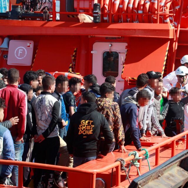 Либийската брегова охрана спаси 290 мигранти край Триполи