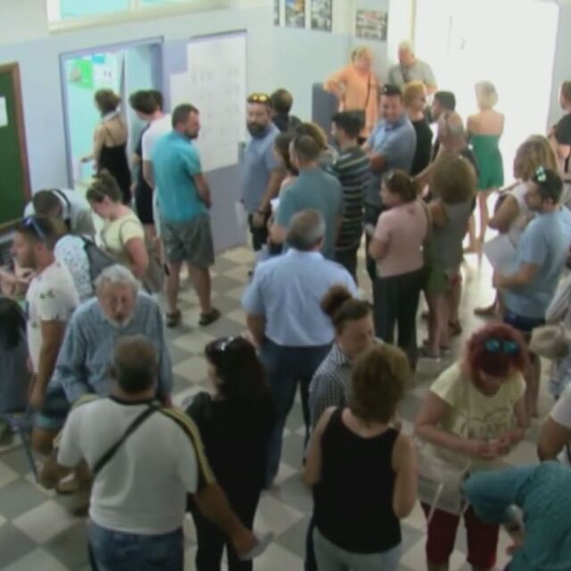 Вотът на плажа: Огромен интерес към избирателната секция в Никити