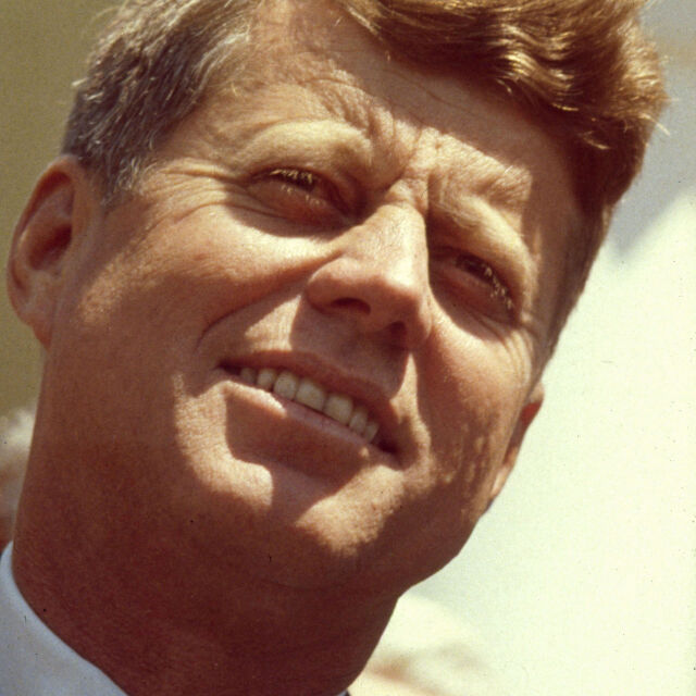 Джон Кенеди ~ Най-горещото място в ада е запазено за онези, които в моменти на морална криза са запазвали неутралитет