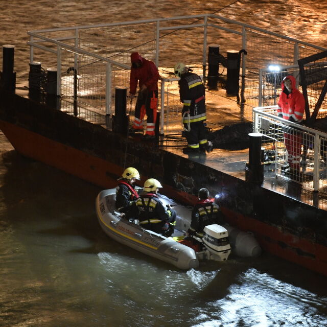 Откриха още една жертва от потъналото корабче в Унгария, издирването продължава