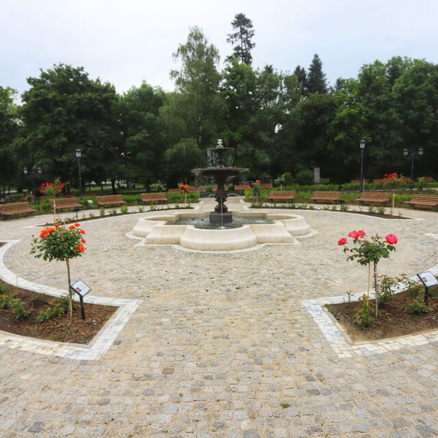 Розариумът в Борисовата градина - с нов облик (ВИДЕО И СНИМКИ)