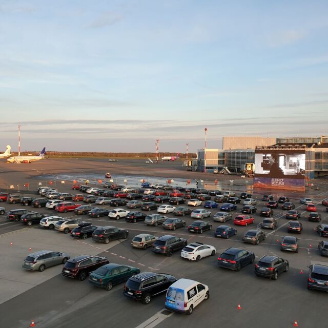 Заради COVID-19: Летището на Вилнюс се превърна в автокино