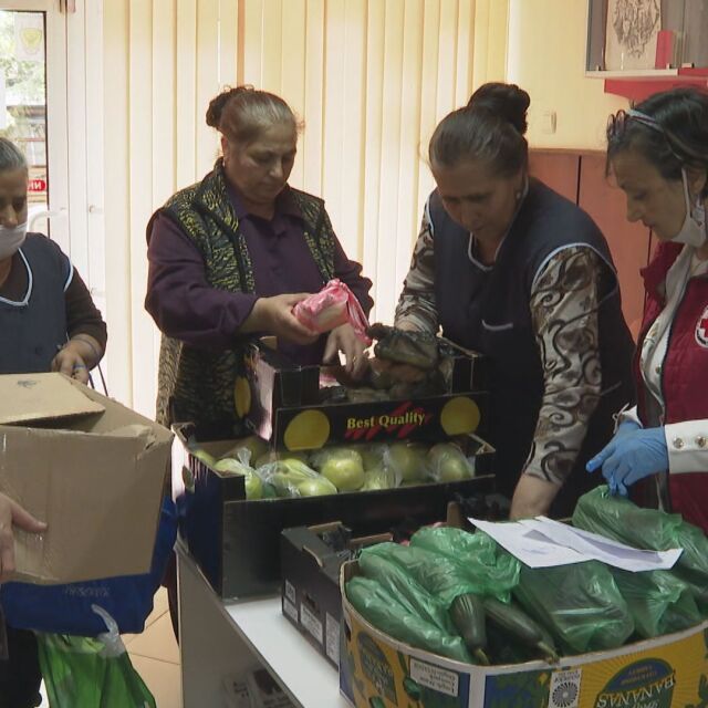В служба на БЧК: Как дарители и доброволци помагат на хората в нужда?