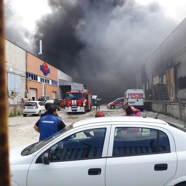 Голям пожар в складове близо до "Столипиново" в Пловдив (ВИДЕО)