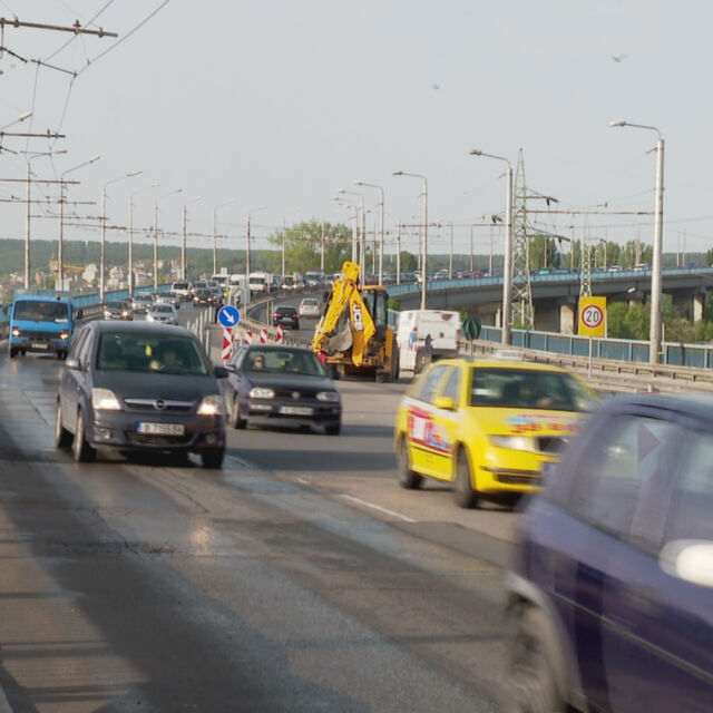 Километрични задръствания, след като затвориха за ремонт част от Аспаруховия мост във Варна